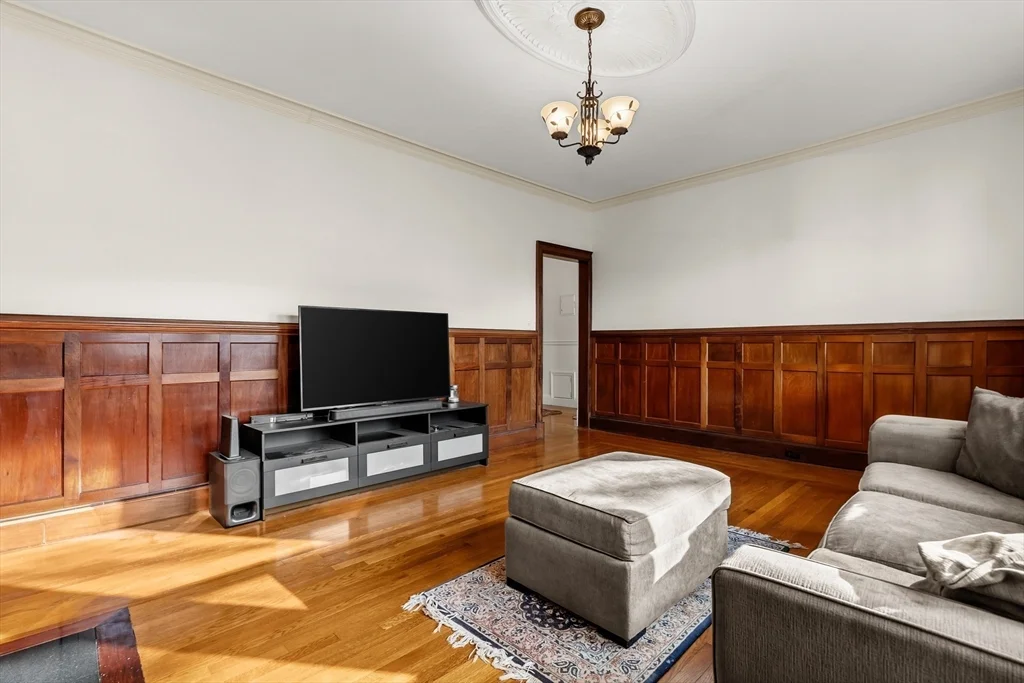 25 Stearns Rd, Coolidge Corner