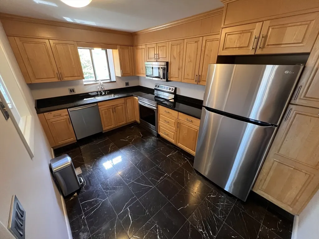 41 Centre St, North Brookline