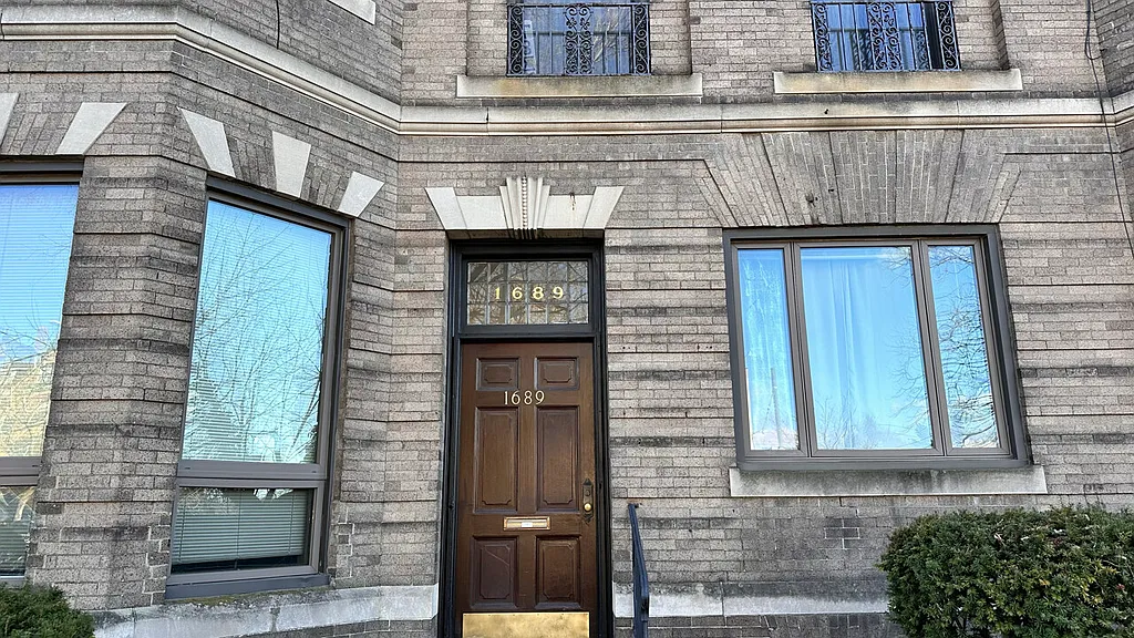 1689 Beacon St, Aspinwall Hill