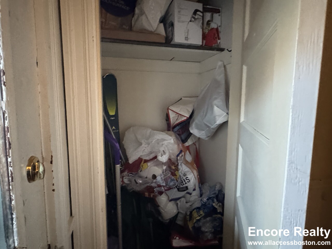 331 Faneuil St, Oak Square