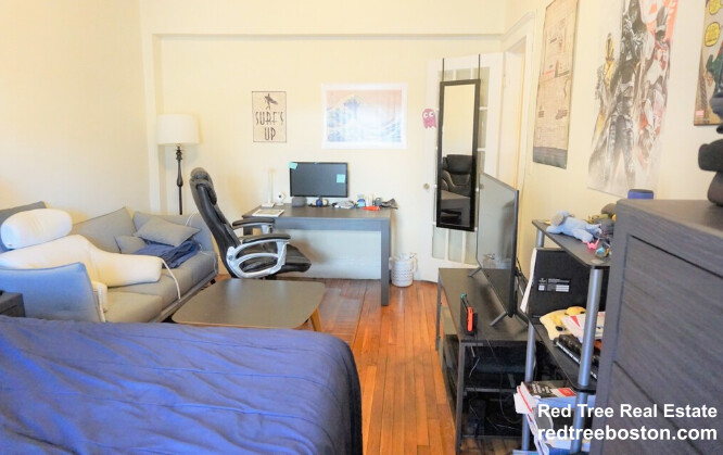 Studio bed, 1 bath apartment for rent at 1800 Commonwealth Ave Unit 2, Brighton — photo 1 of 7