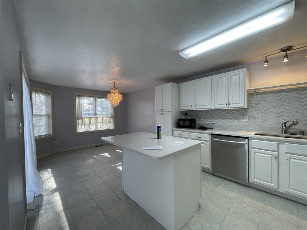 55 Ledgecrest Dr, Worcester