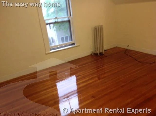 26 Dover St, Davis Square