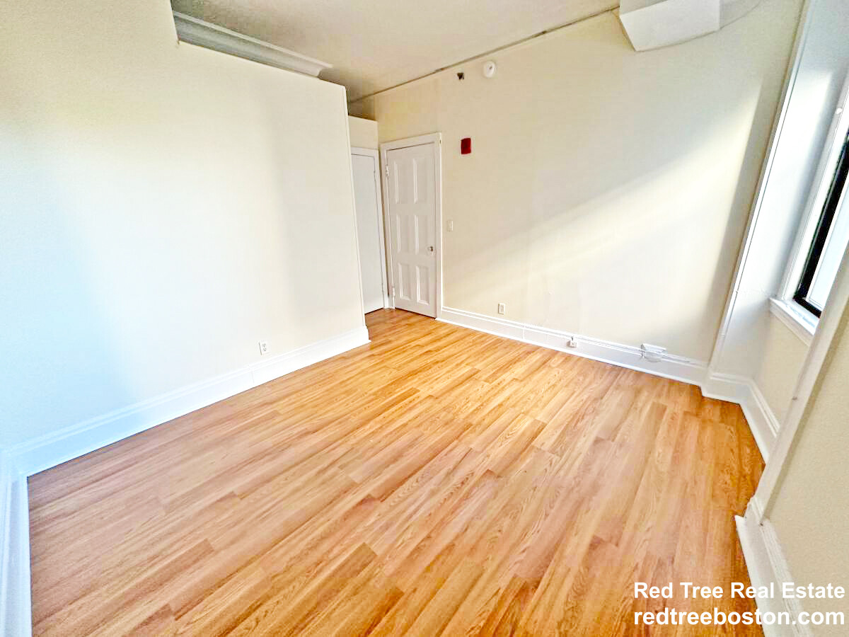 62 Boylston St, Midtown