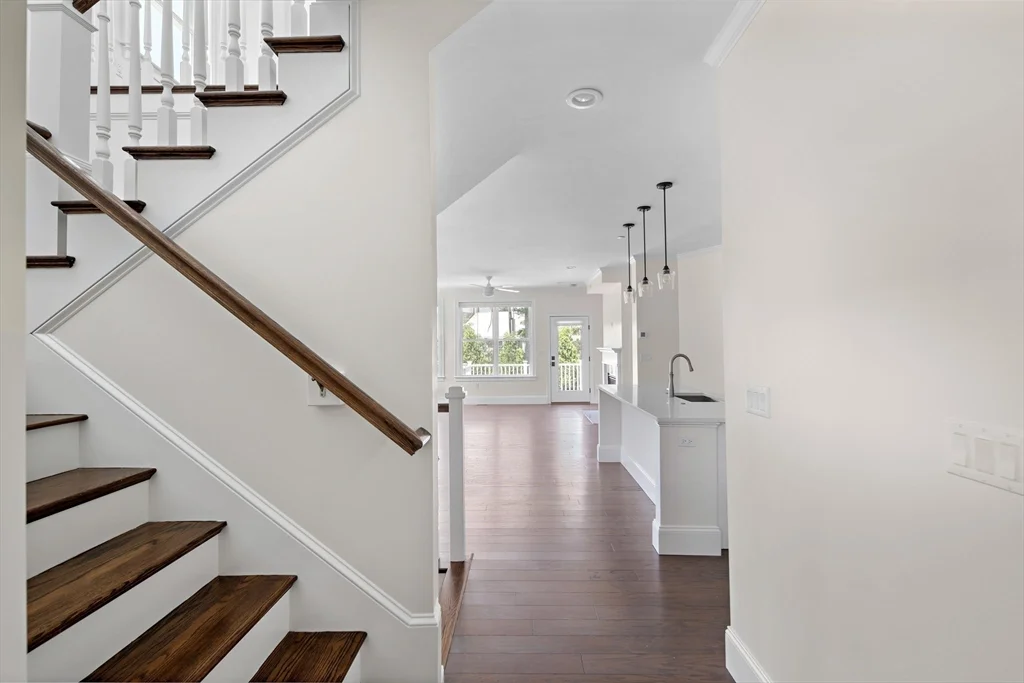 19 Lily Pond Ln, Lexington