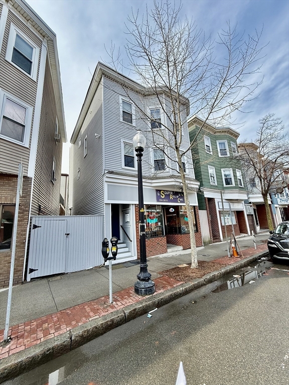 724 Cambridge St, Wellington-Harrington