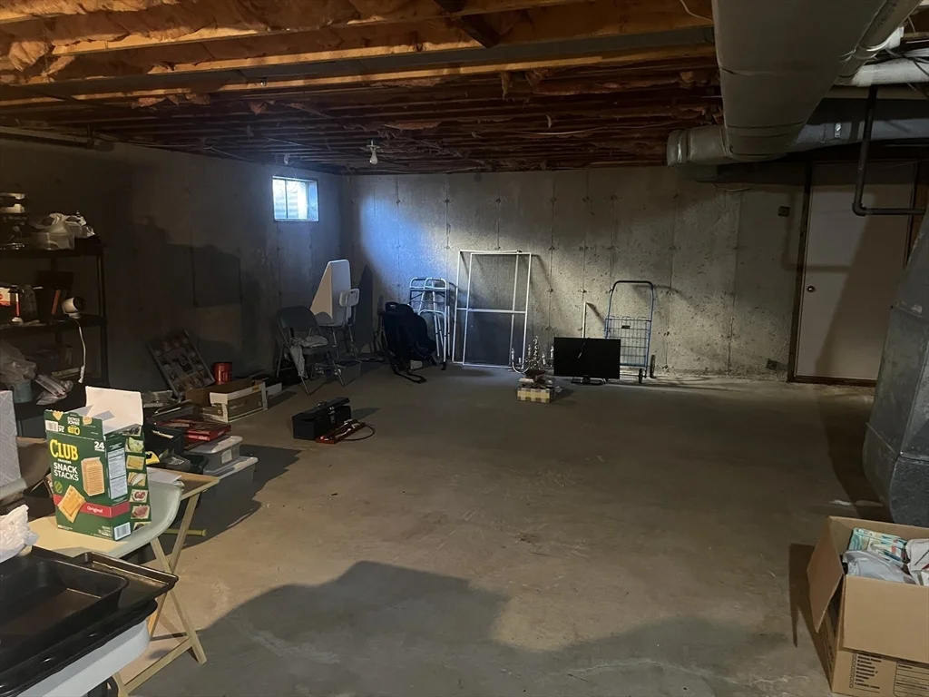 1050 Chestnut St, Newton