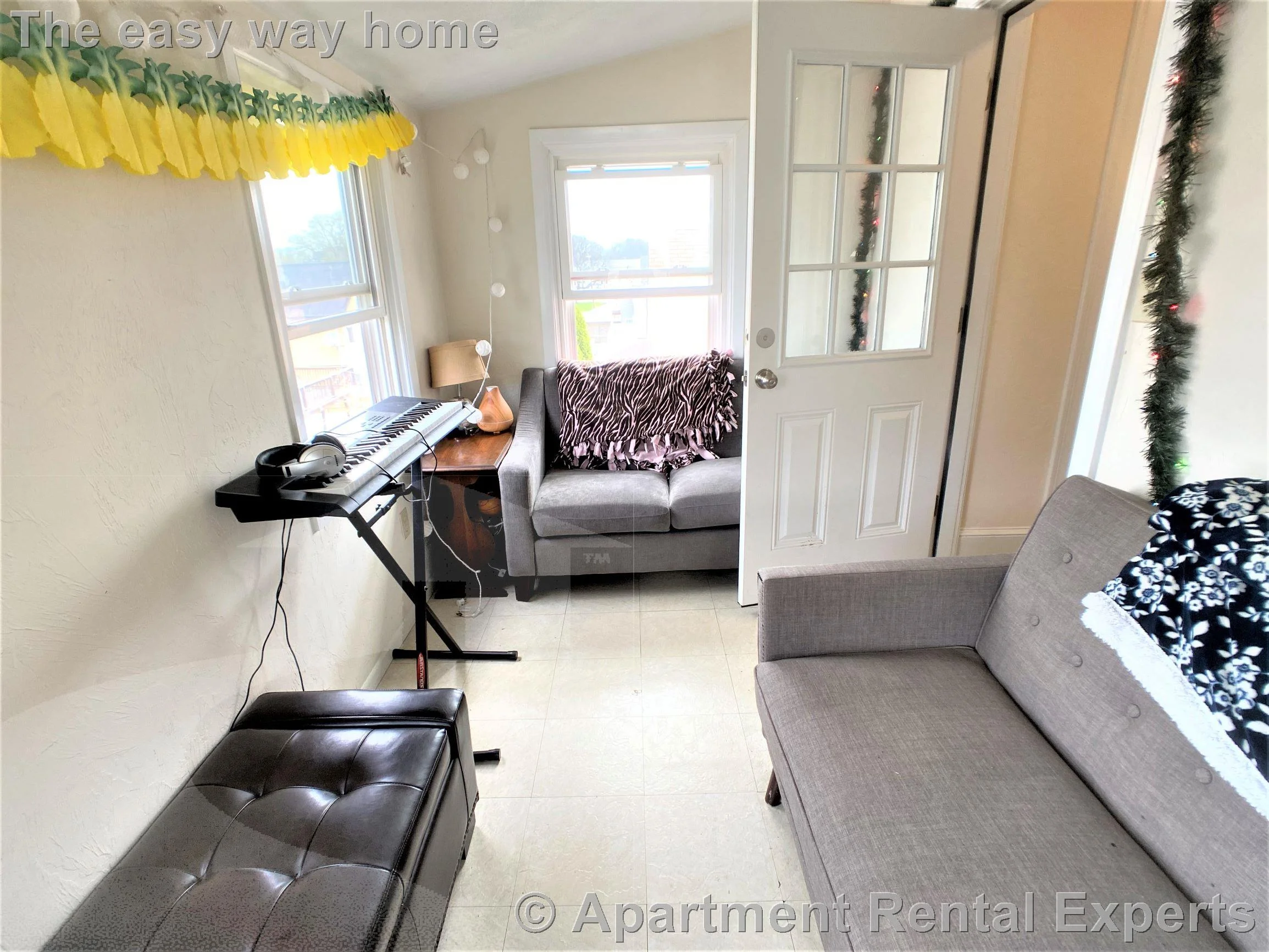24 Willard Ave, Tufts
