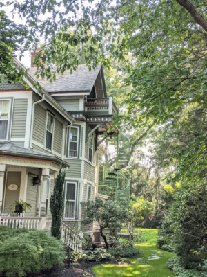 19 A Mountfort Rd, Newton Highlands