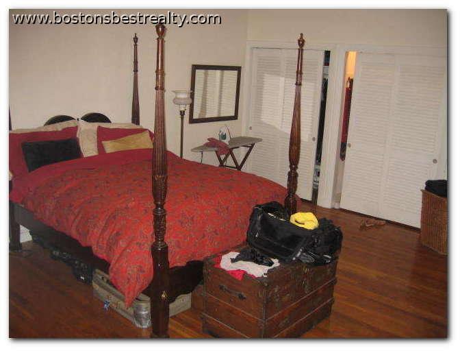 4 bed, 2 bath apartment for rent at 19 Strathmore Rd Unit 3, Coolidge Corner — photo 2 of 5