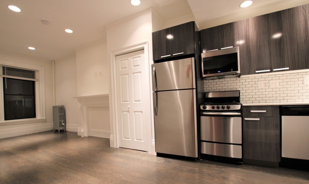 270 Newbury St, Back Bay