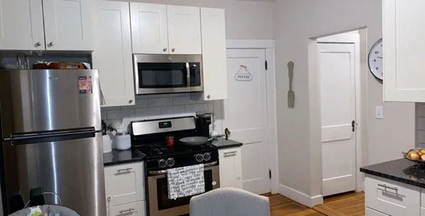 654 Metropolitan Ave, Hyde Park