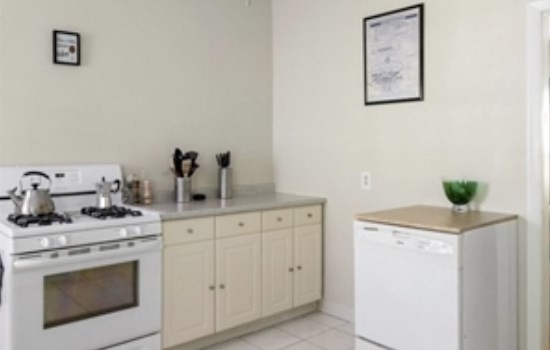 44 Greenleaf Ave, Medford