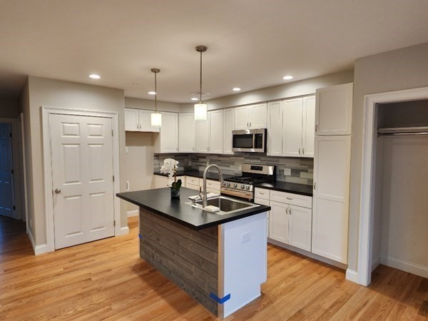 158 Hayden Rowe, Hopkinton