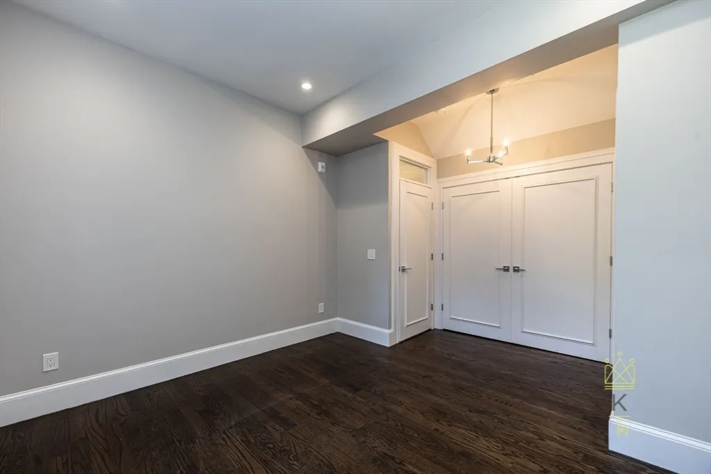 85 Regent St, Roxbury