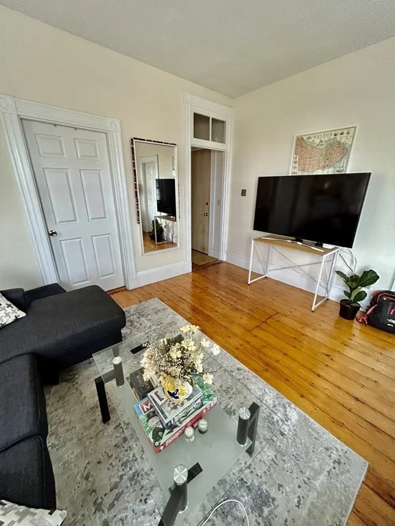 111 H St, South Boston