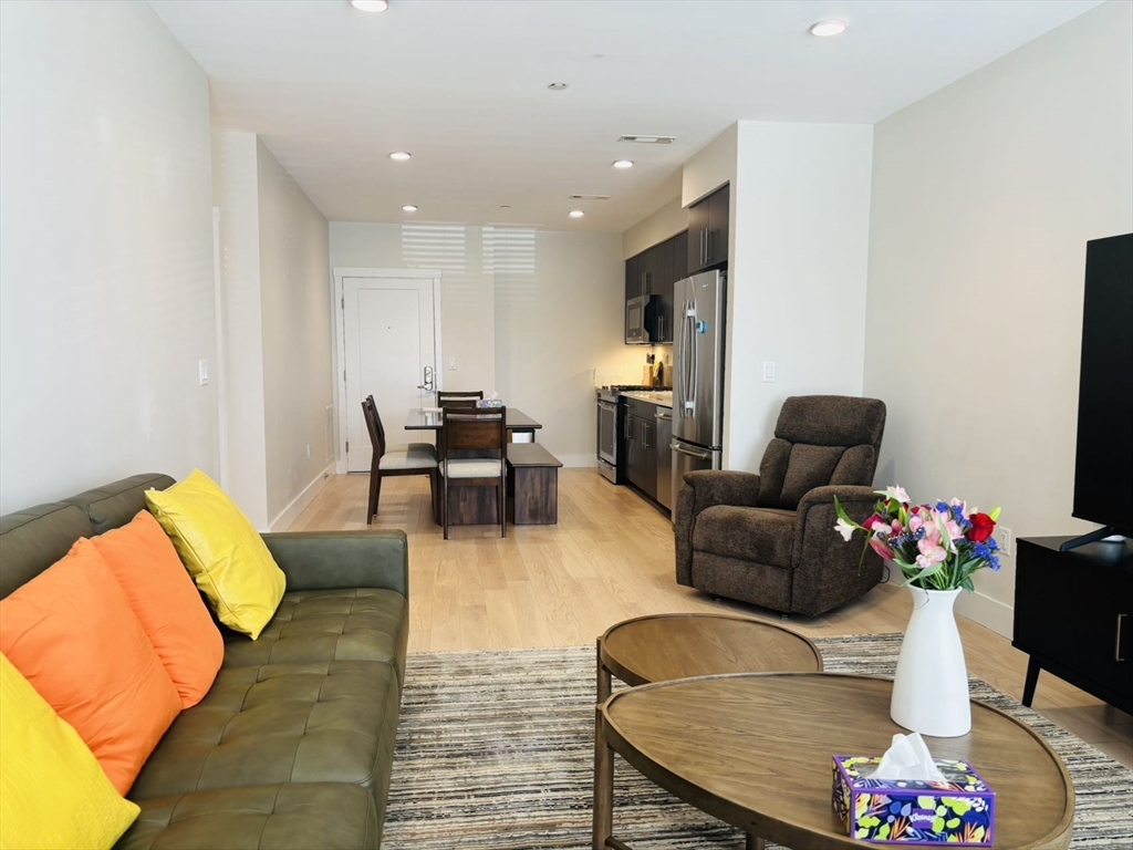 1975 Massachusetts Ave, North Cambridge