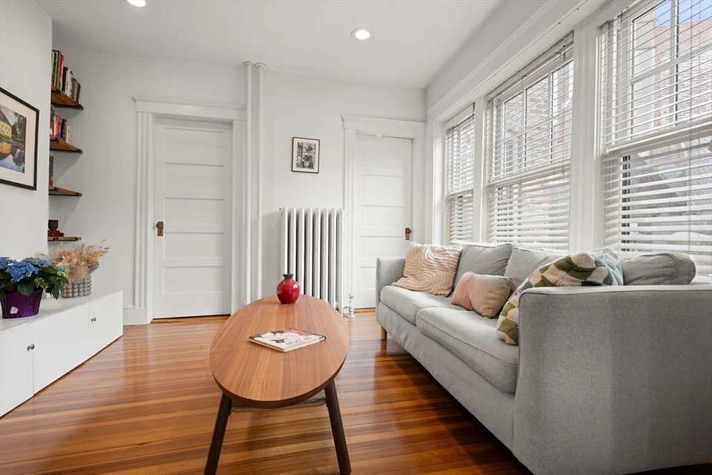 10 Bowdoin St, Neighborhood Nine