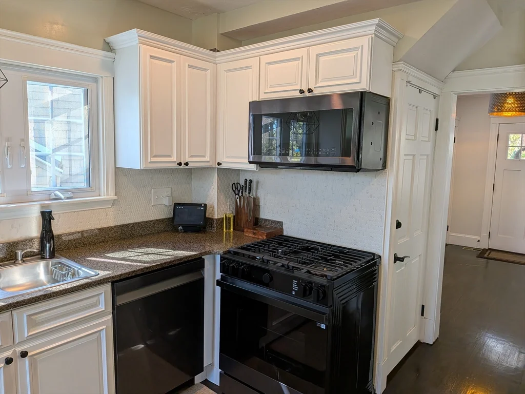 98 Rock Glen Rd, Medford