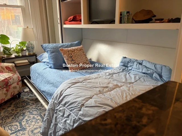 323 Beacon St, Back Bay