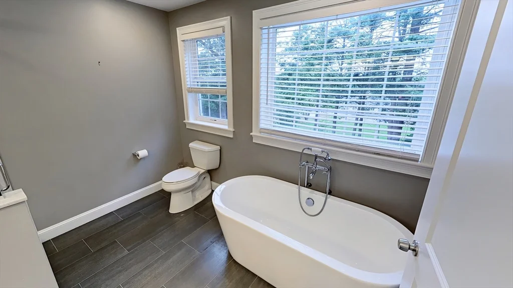 78 Nahanton Ave, Blue Hills