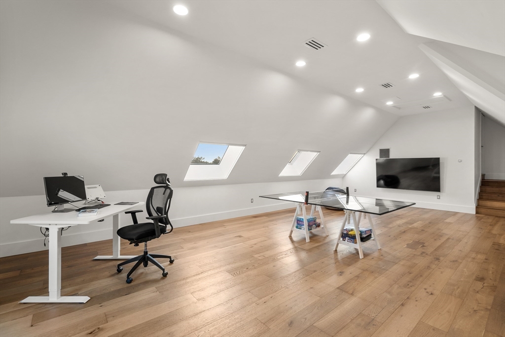 30 Whipple Rd, Lexington