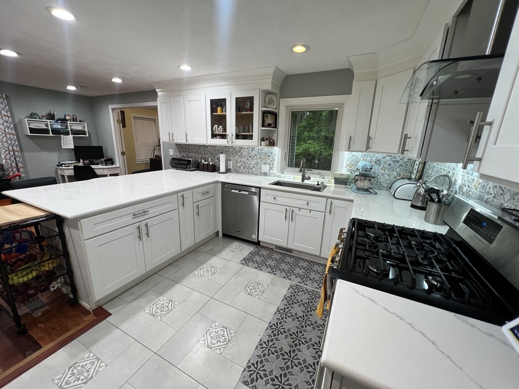 45 Winterberry Way, Bedford