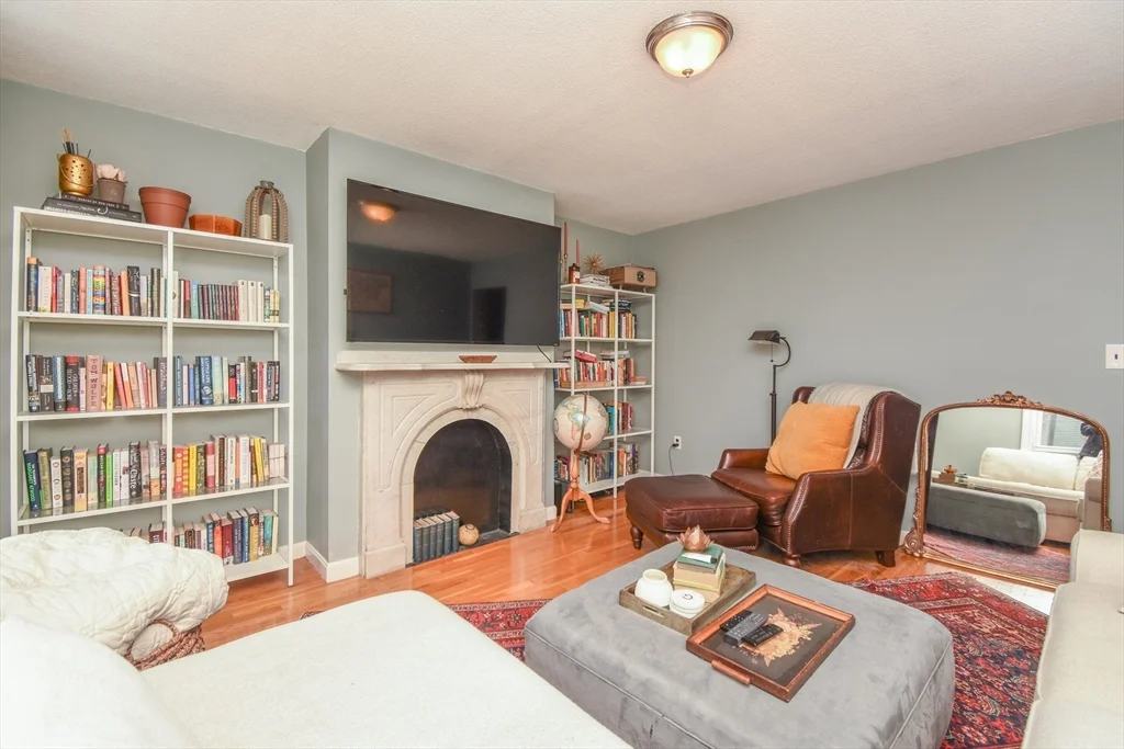 99 Bartlett St, Charlestown