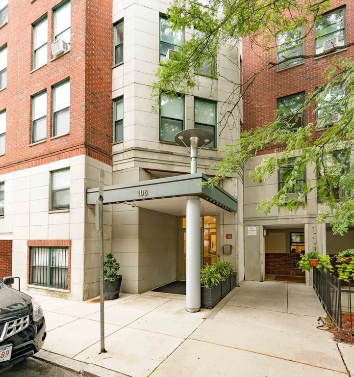 108 Peterborough St, Fenway