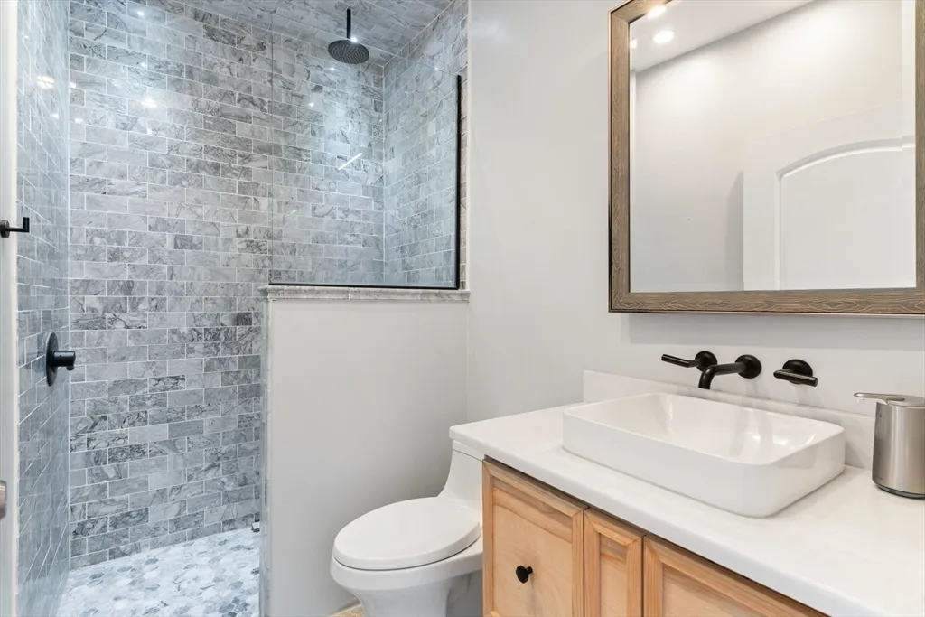 64 West Cedar St, Beacon Hill