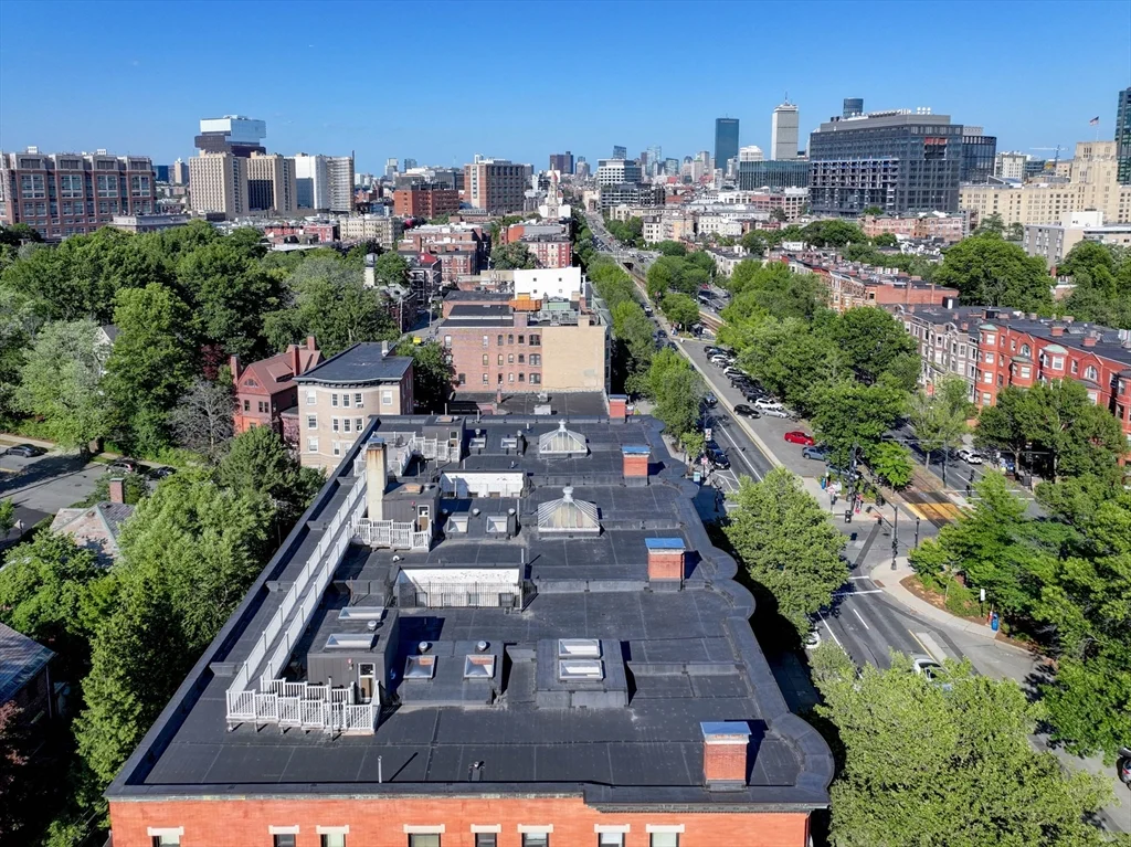 1064 Beacon St, Longwood