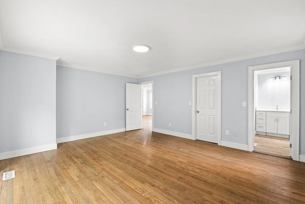 24 Country Club Dr, Plymouth