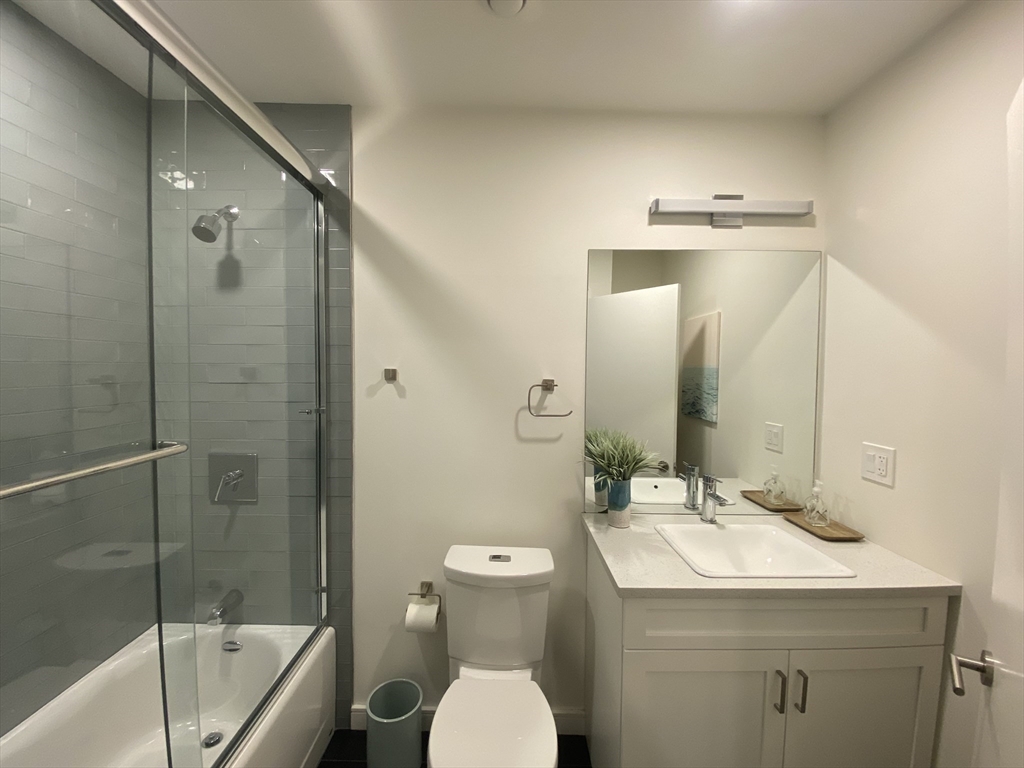 78 Fort Ave, Roxbury