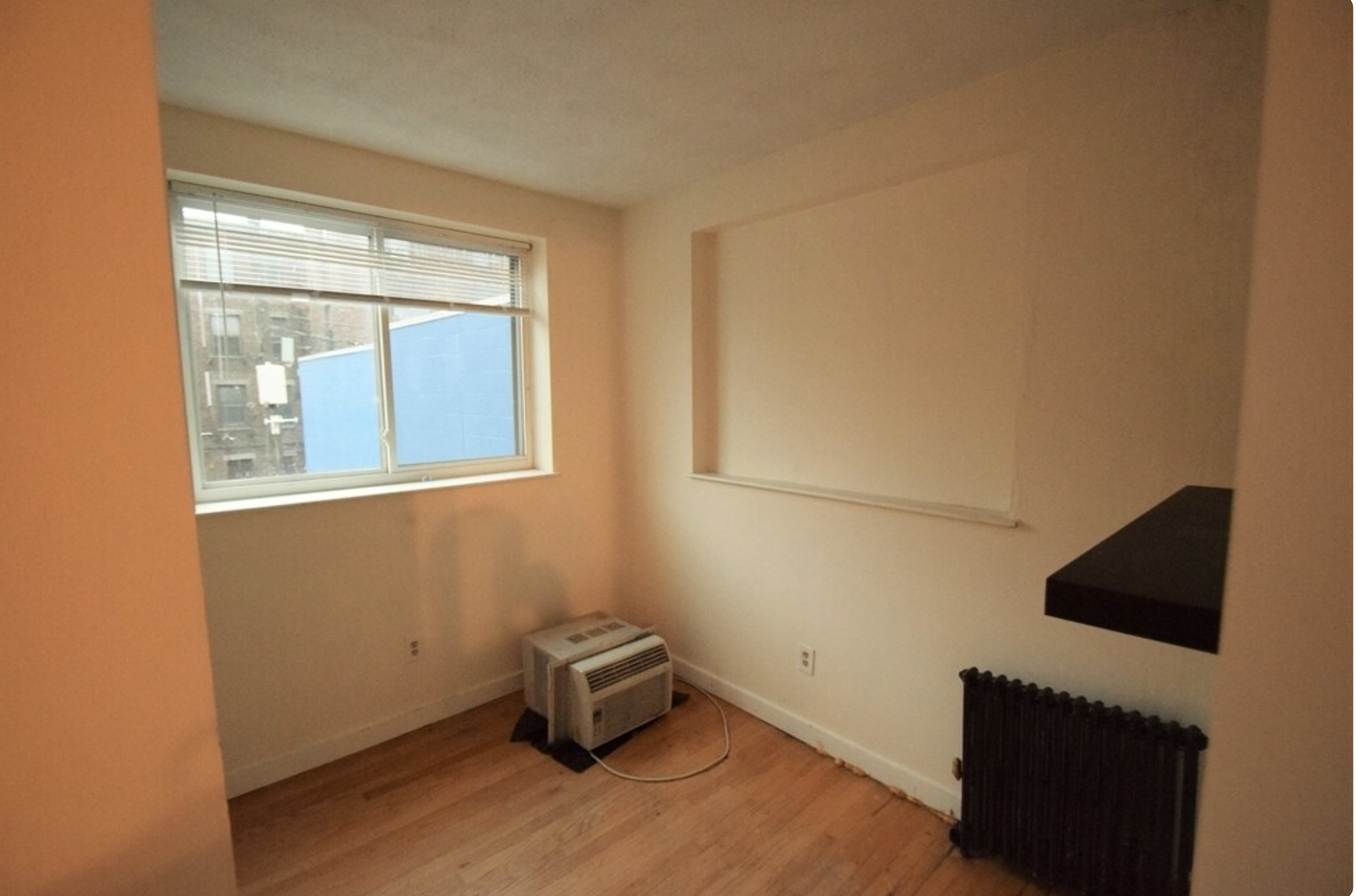 1251 Commonwealth, Brighton