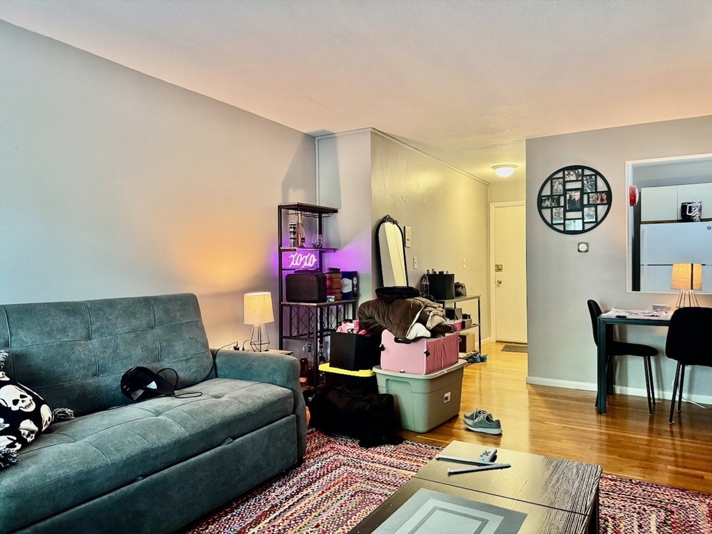 10 Linda Ln, Dorchester