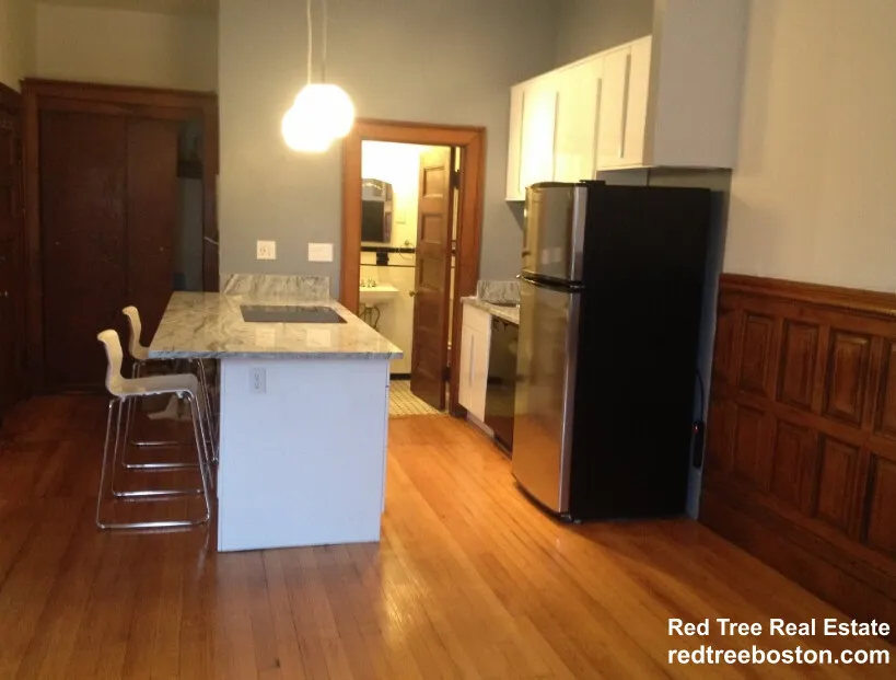 849 Beacon St, Fenway