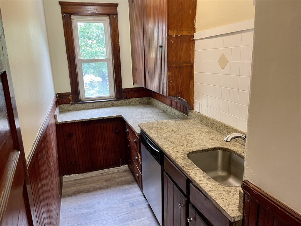 10 Agawam St, Worcester