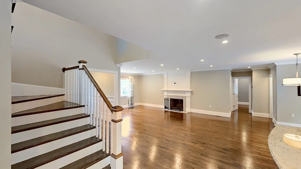 78 Nahanton Ave, Blue Hills
