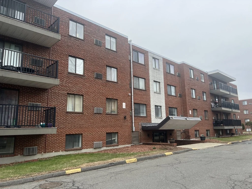 800 Governor's Dr, Winthrop