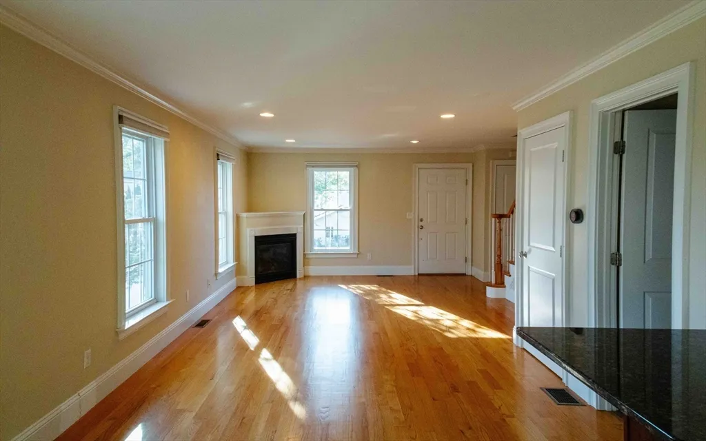 171 N Main St, Natick