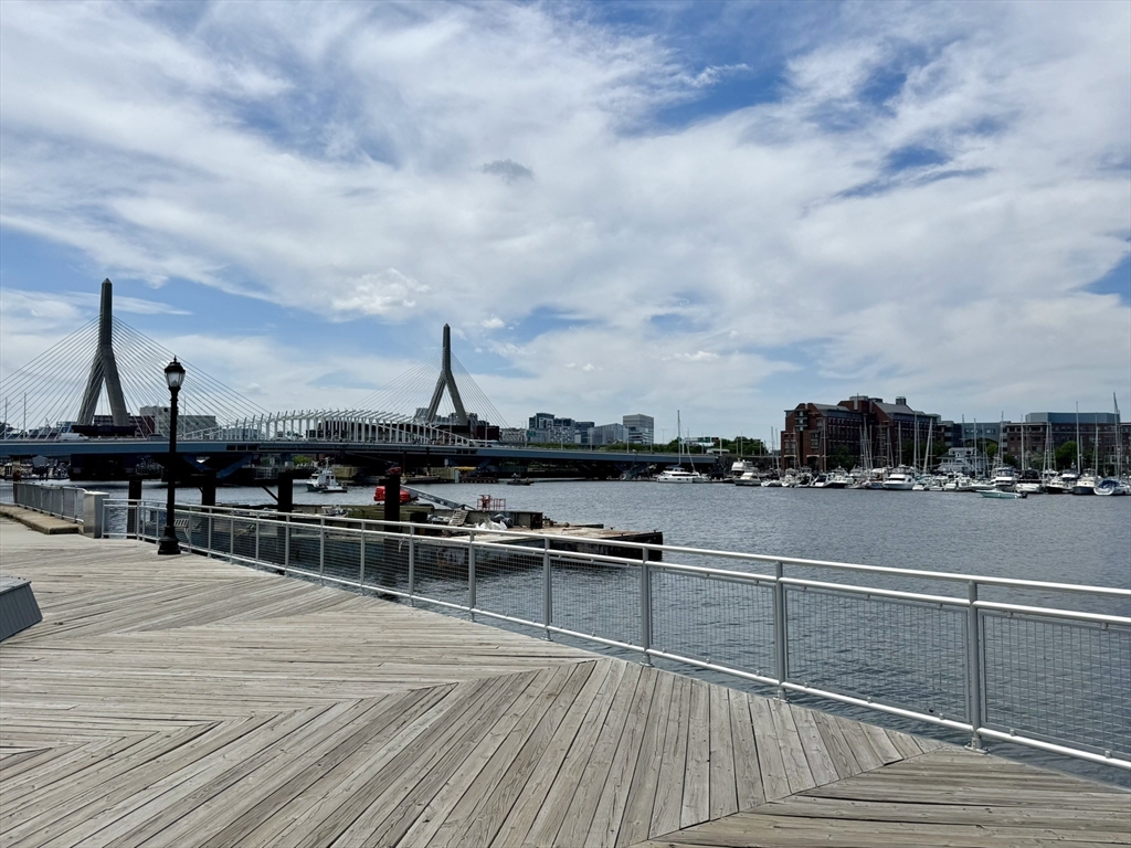 560 Commercial St, North End