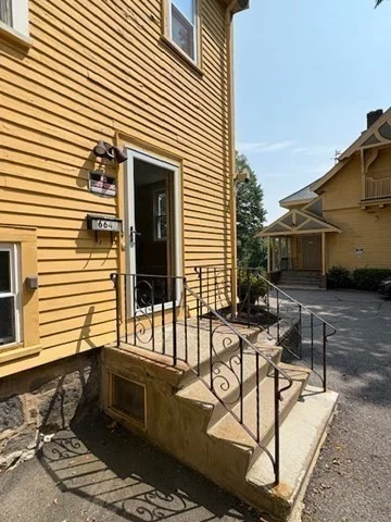 664 Washington St, Oak Square