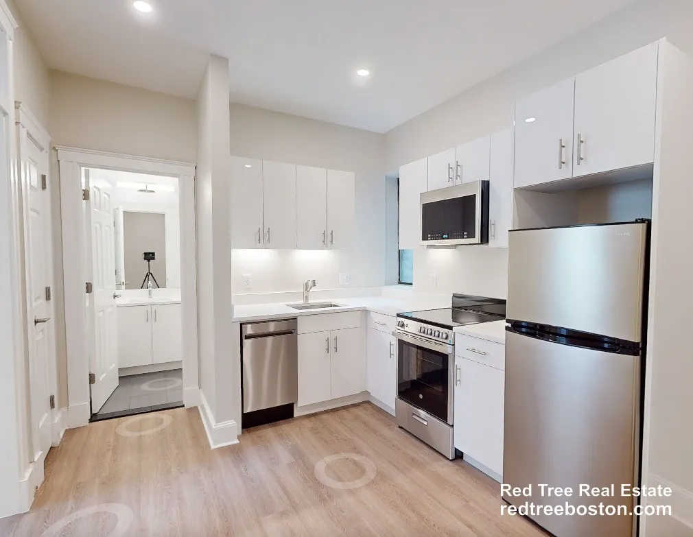 833 Beacon St, Fenway