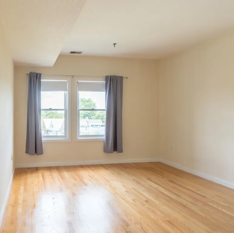 2456 Massachusetts Ave, North Cambridge