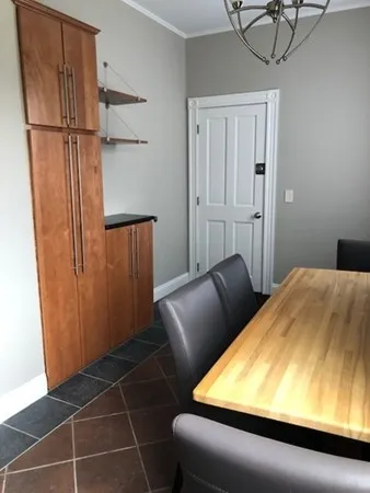 2 Elm, Wellesley