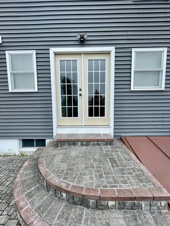 871 King St, Fall River