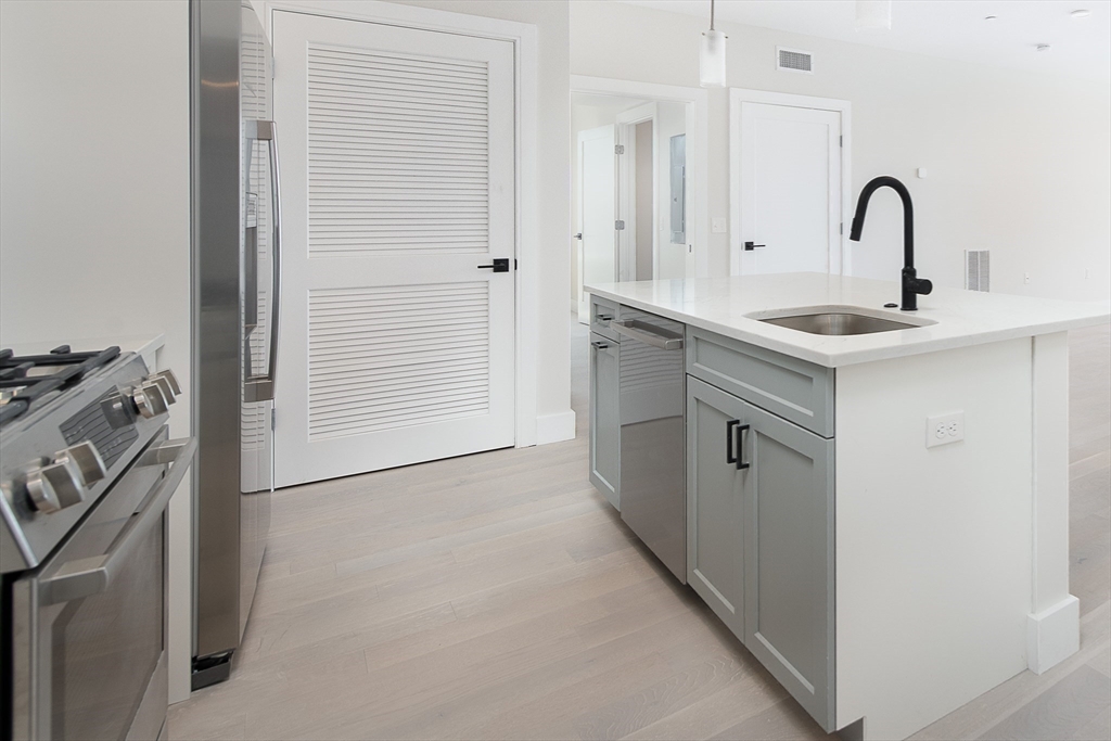 425 Border St, East Boston