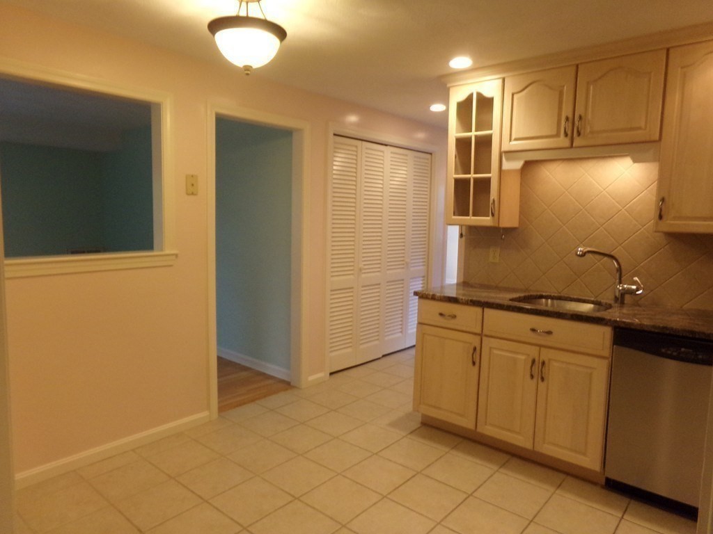 203 Apache Way, Tewksbury