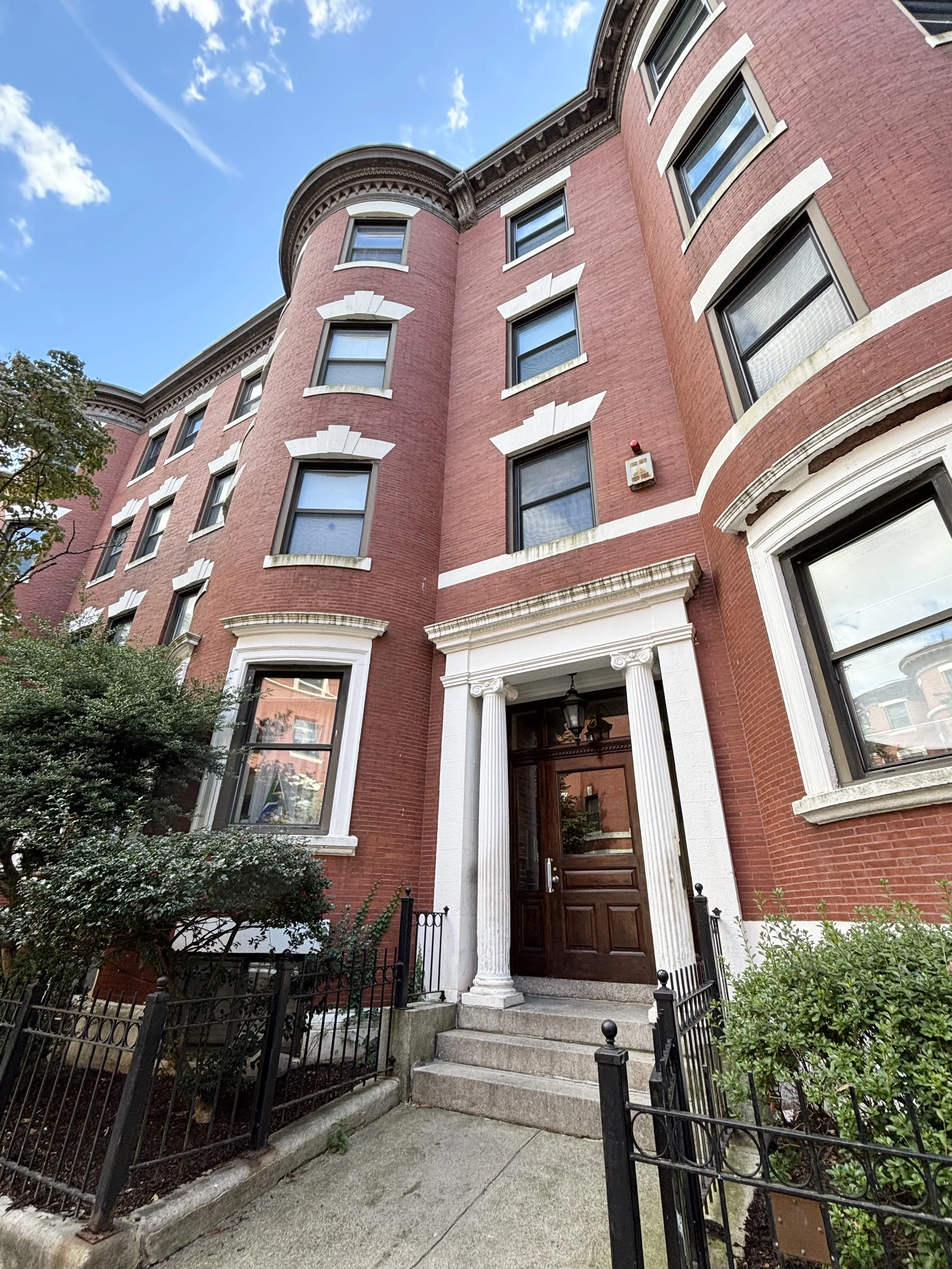 96 Gainsborough St, Fenway