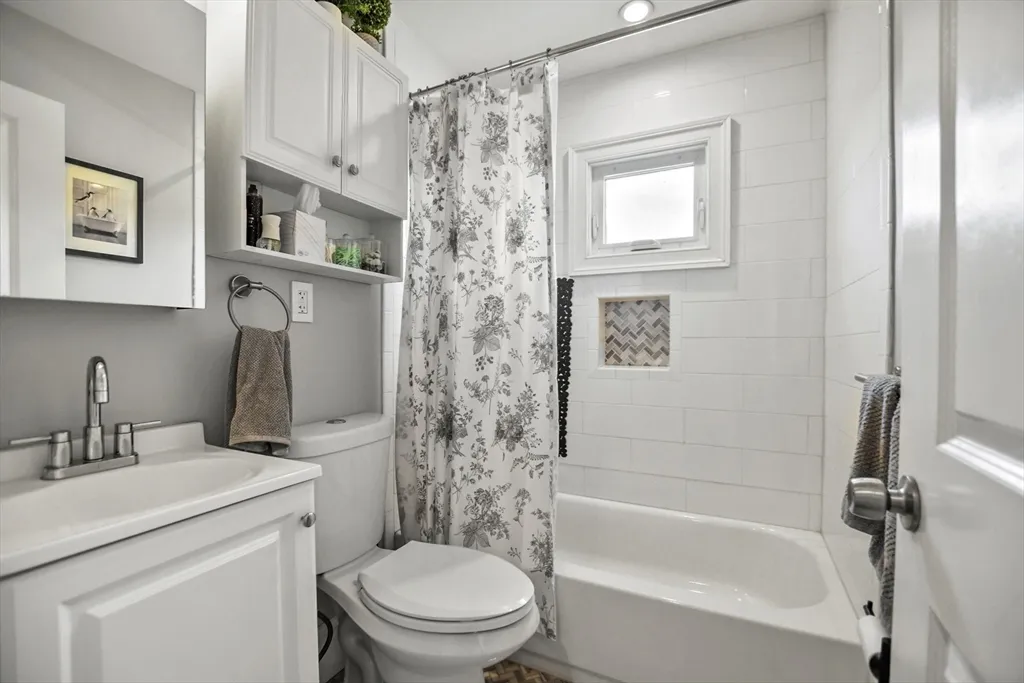 13 Town Hill St, Quincy